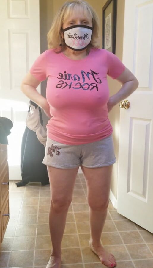 Hot granny MarieRocks changes in and out of clothes