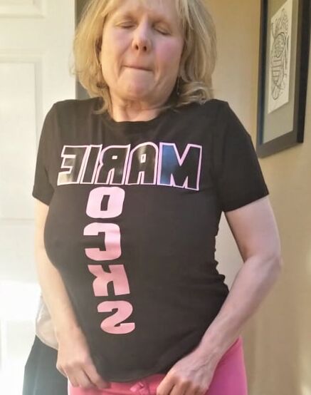 Hot granny MarieRocks changes in and out of clothes