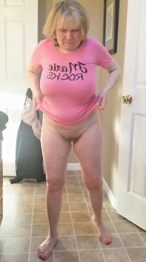Hot granny MarieRocks changes in and out of clothes