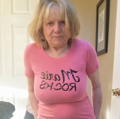 Hot granny MarieRocks changes in and out of clothes