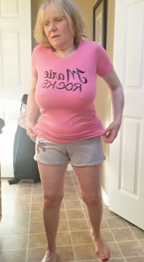 Hot granny MarieRocks changes in and out of clothes
