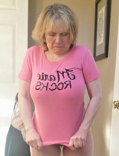 Hot granny MarieRocks changes in and out of clothes