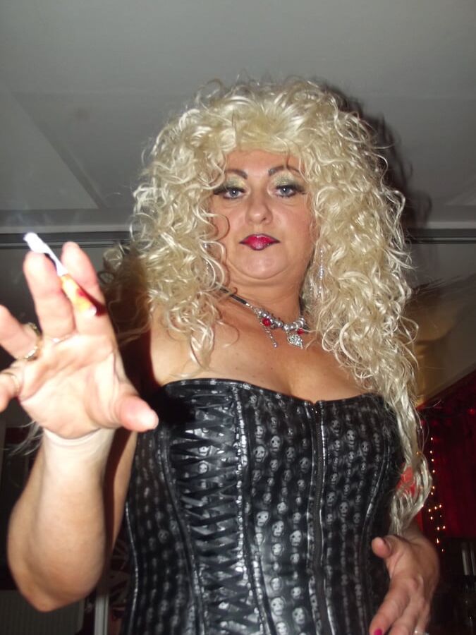 SMOKING FRIDAY SHIRLEY