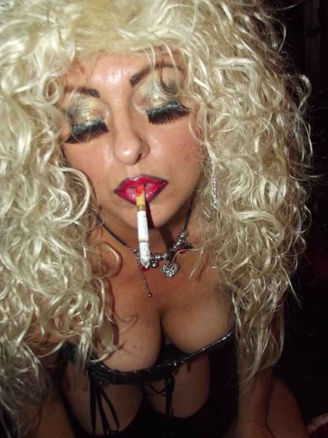 SMOKING FRIDAY SHIRLEY