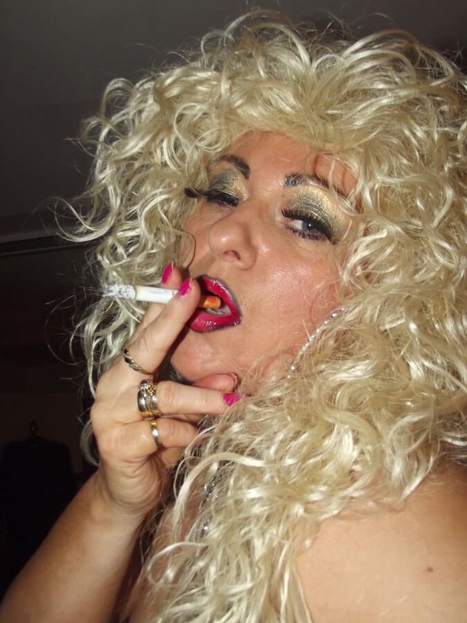 SMOKING FRIDAY SHIRLEY