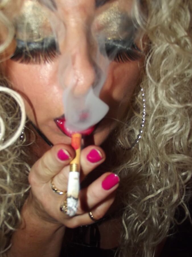SMOKING FRIDAY SHIRLEY