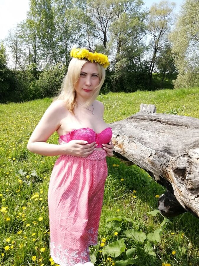 Divine MILF posing naked in a natural environment