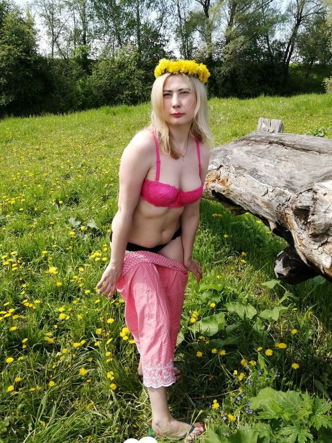 Divine MILF posing naked in a natural environment