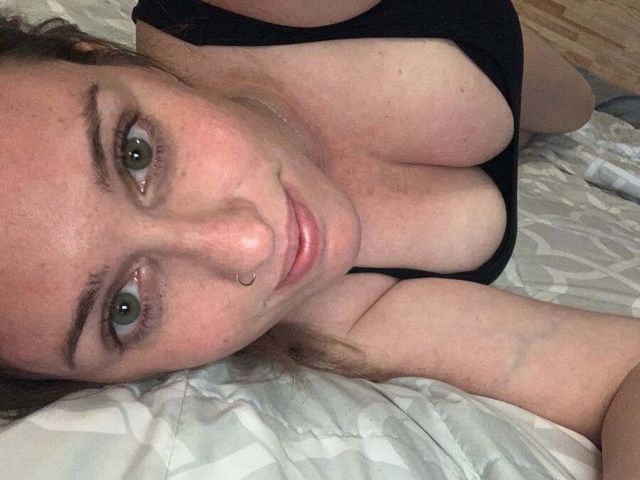 Sandra home alone hot pics