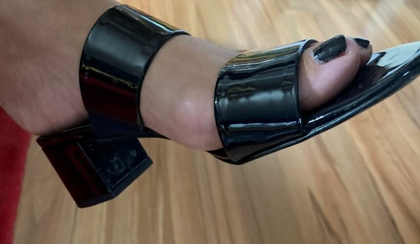 Black Patent Mules and Sexy Feet