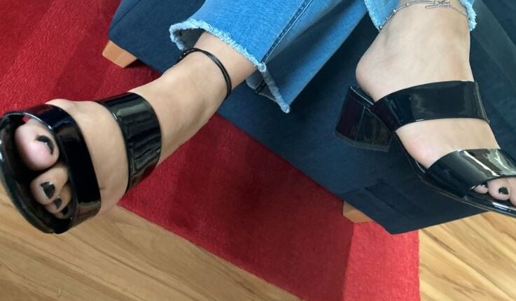 Black Patent Mules and Sexy Feet