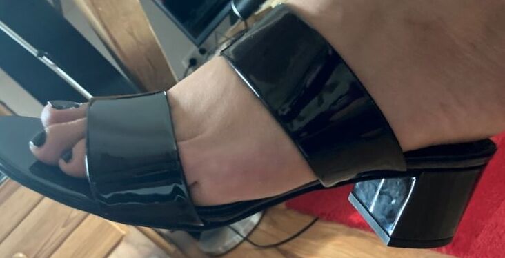 Black Patent Mules and Sexy Feet