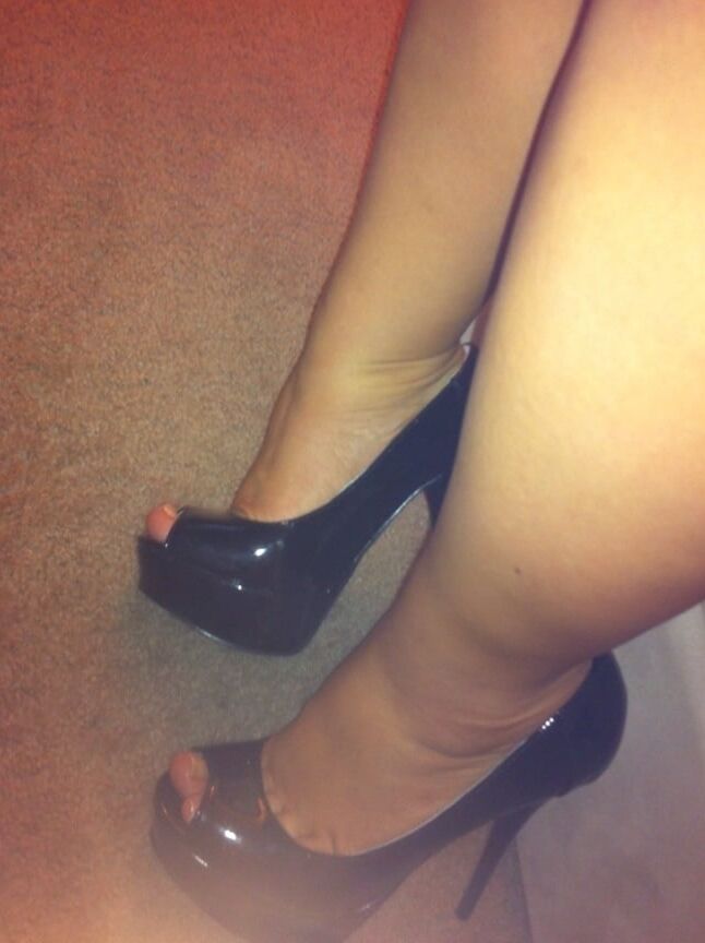 BLACK HEELS