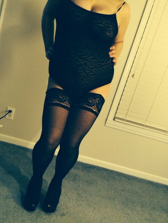 ASIAN WIFEY READY FOR THE NIGHT