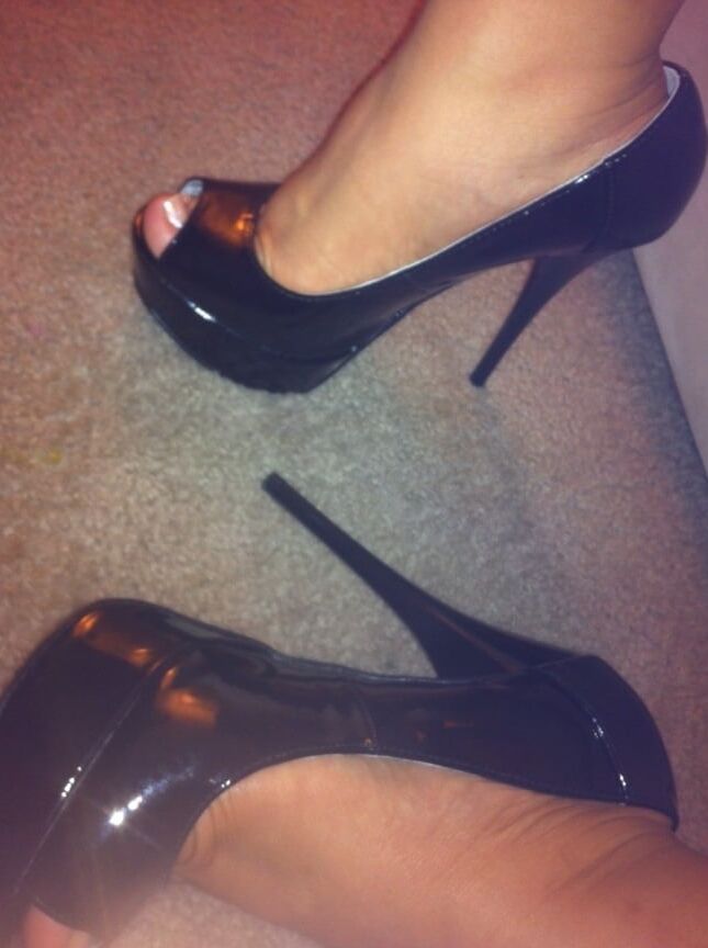 BLACK HEELS