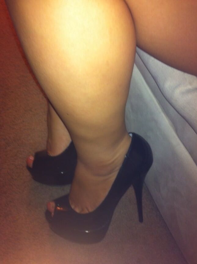 BLACK HEELS