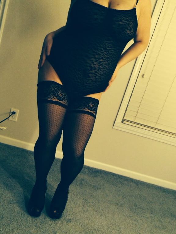 ASIAN WIFEY READY FOR THE NIGHT