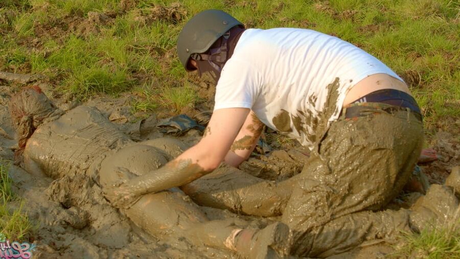 Lara Croft fucked in mud