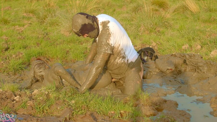 Lara Croft fucked in mud