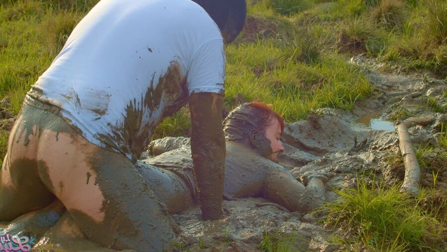 Lara Croft fucked in mud