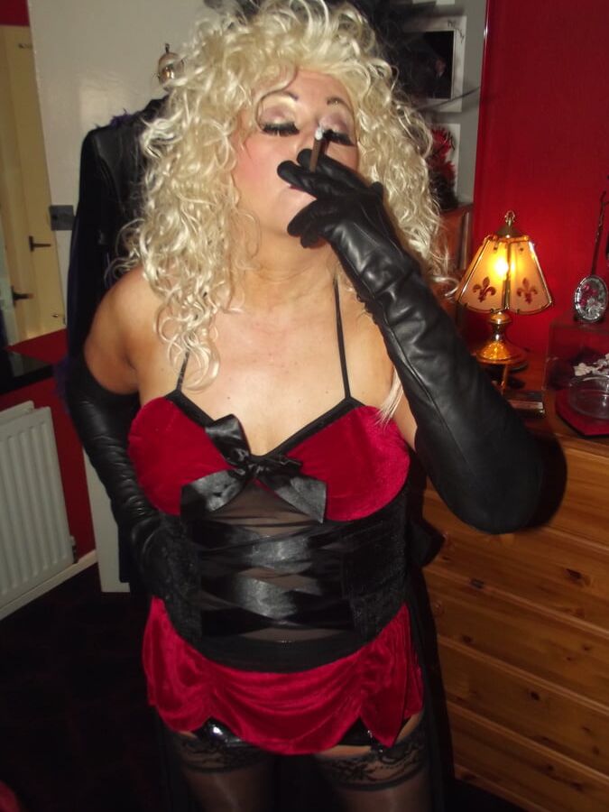 BIT EVERYTHING WHORE