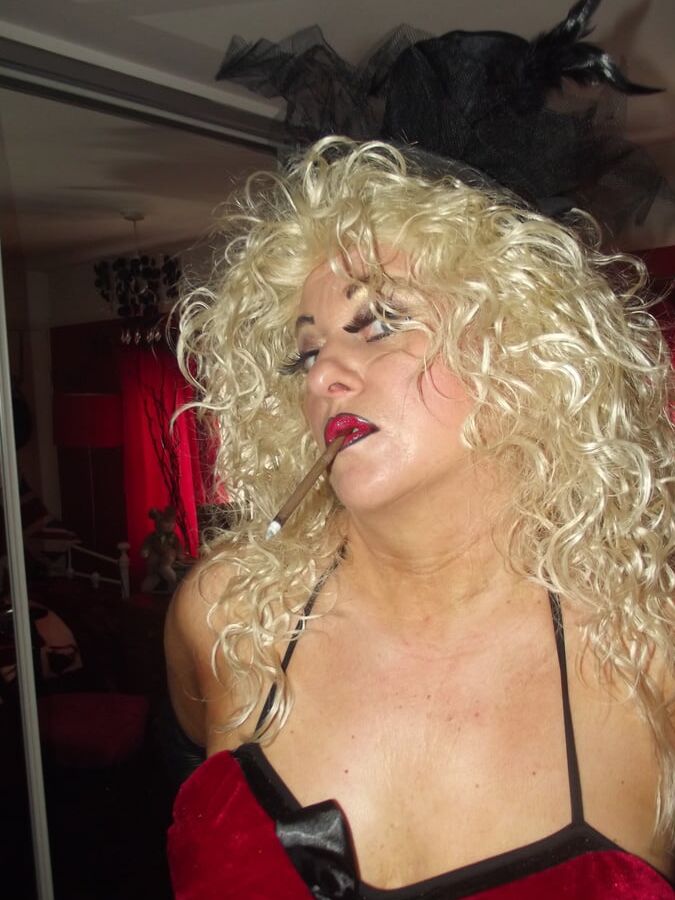 BIT EVERYTHING WHORE