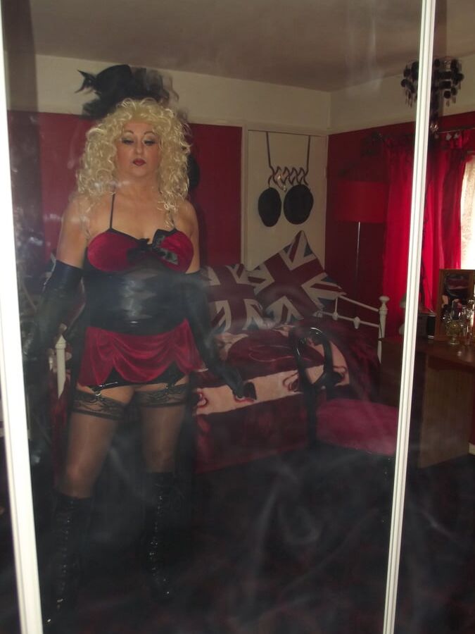 BIT EVERYTHING WHORE