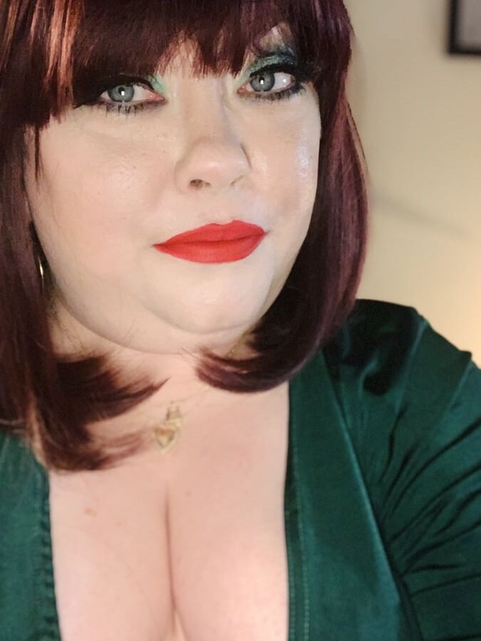 Tina Snua Selfies