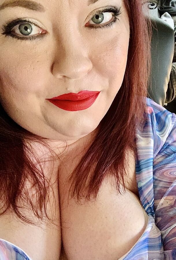 Tina Snua Selfies