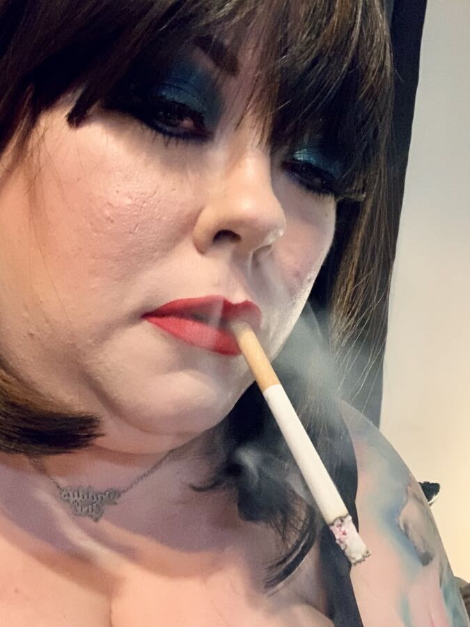 Tina Snua Selfies