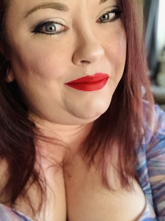 Tina Snua Selfies