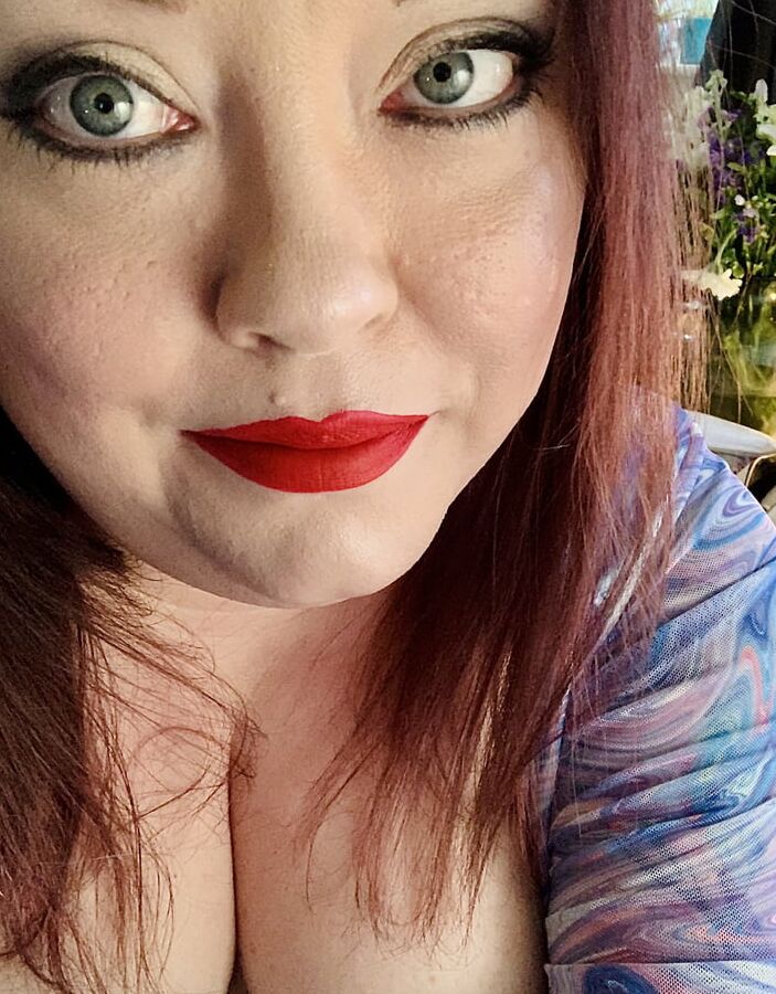 Tina Snua Selfies
