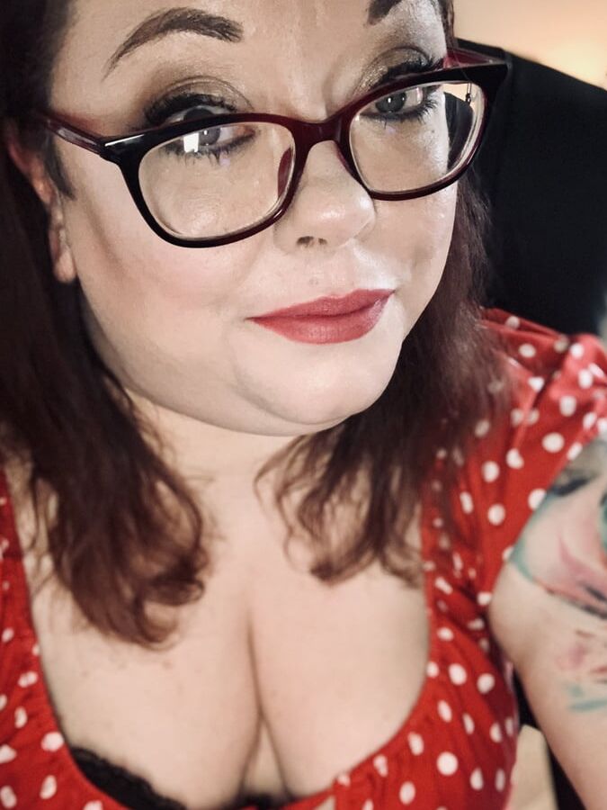 Tina Snua Selfies
