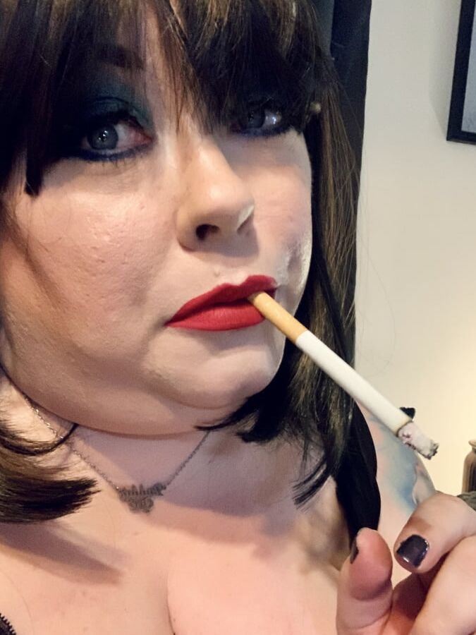 Tina Snua Selfies