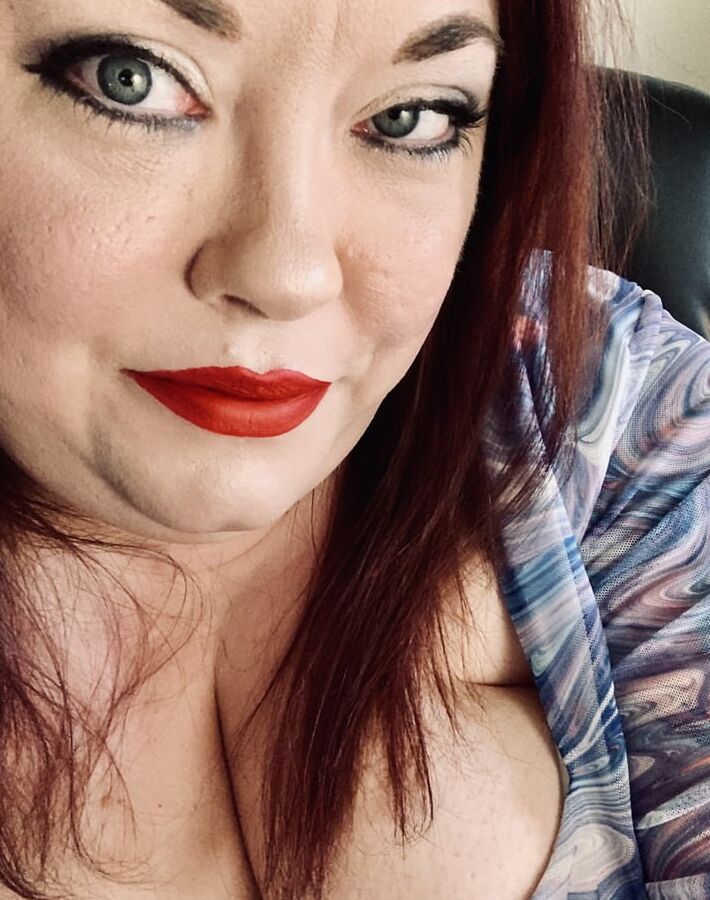 Tina Snua Selfies