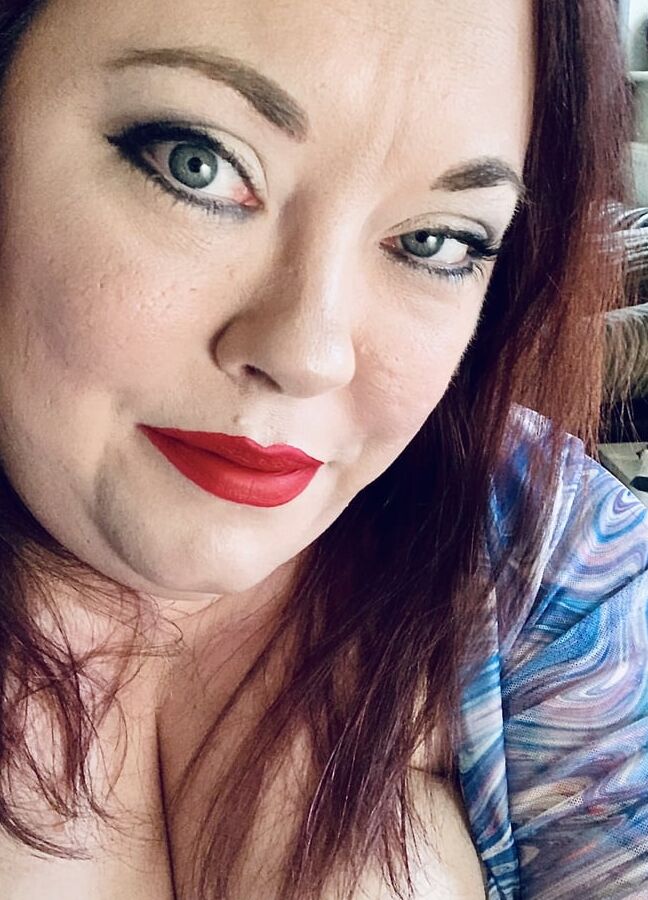 Tina Snua Selfies