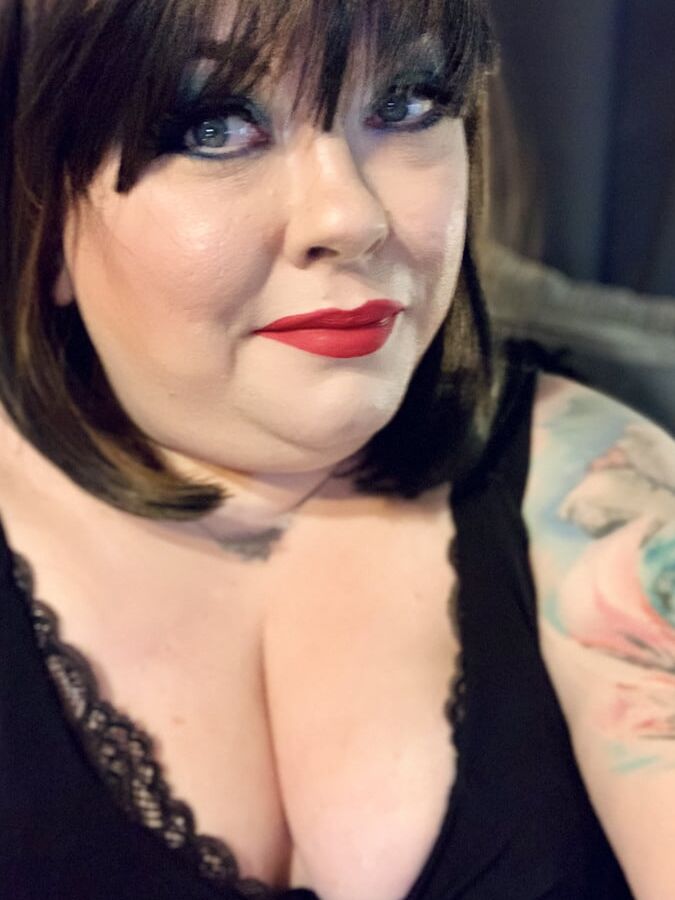 Tina Snua Selfies