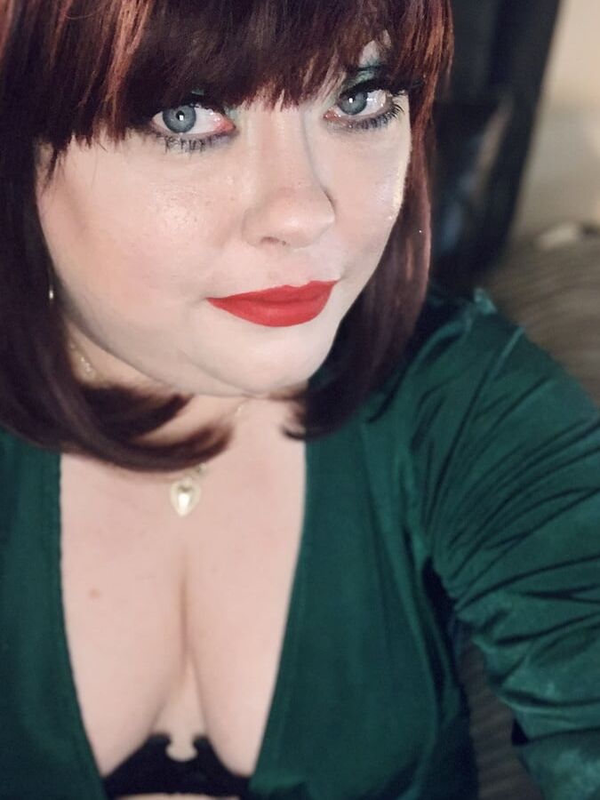 Tina Snua Selfies