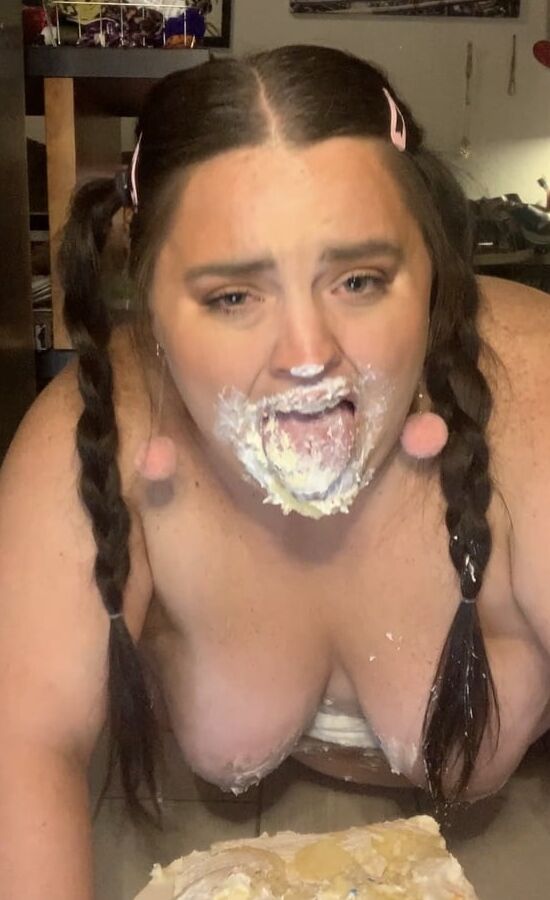 Fat belly bbw makes mess with cake