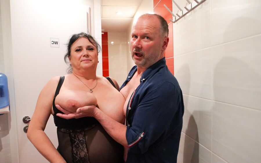 Fucking old people in a jacuzzi at OldieX.com