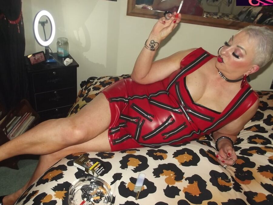 RED RUBBER WHORE