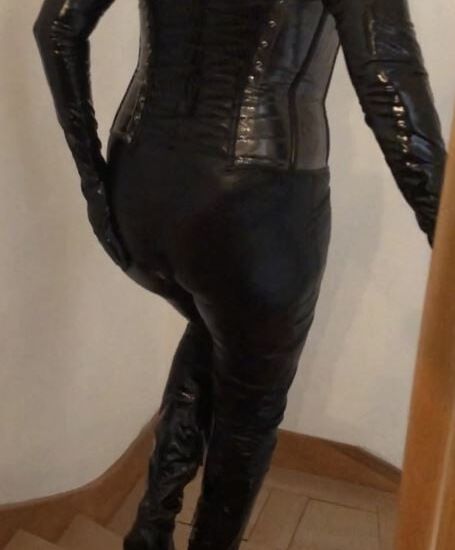 Catsuit, Boots, Corset and Pissing