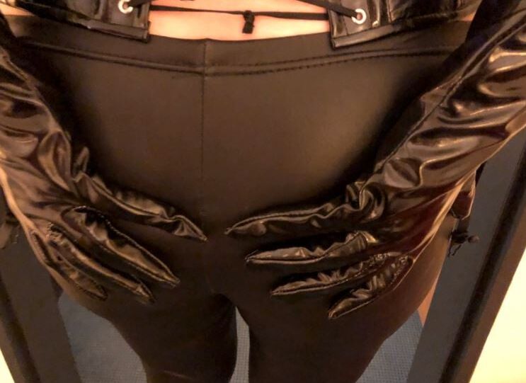 Heels, Leggings, Corset and Blowjob