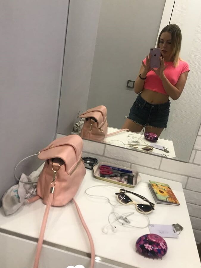 Took a couple of selfies before my date