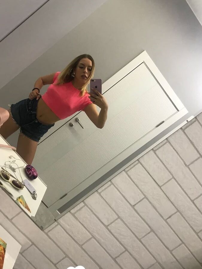 Took a couple of selfies before my date
