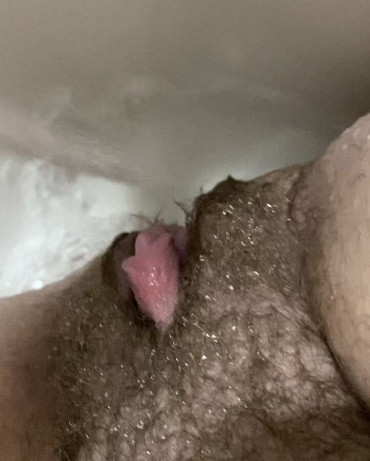 Water stream makes me cum . .