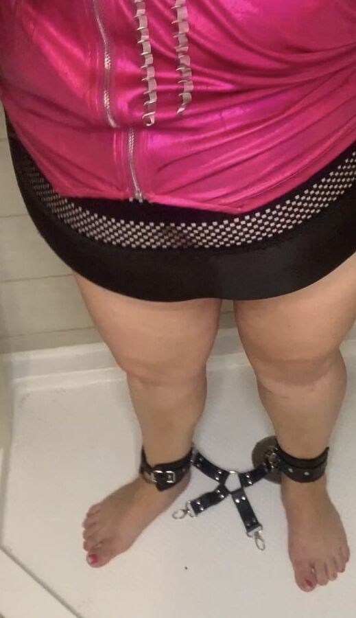 Fat belly bbw tries light bondage