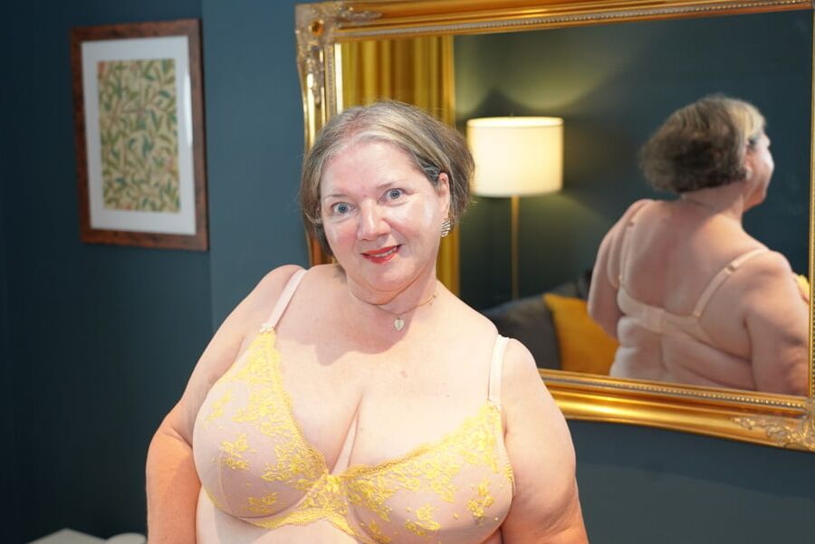 Chris44g Peach & Apricot Lingerie