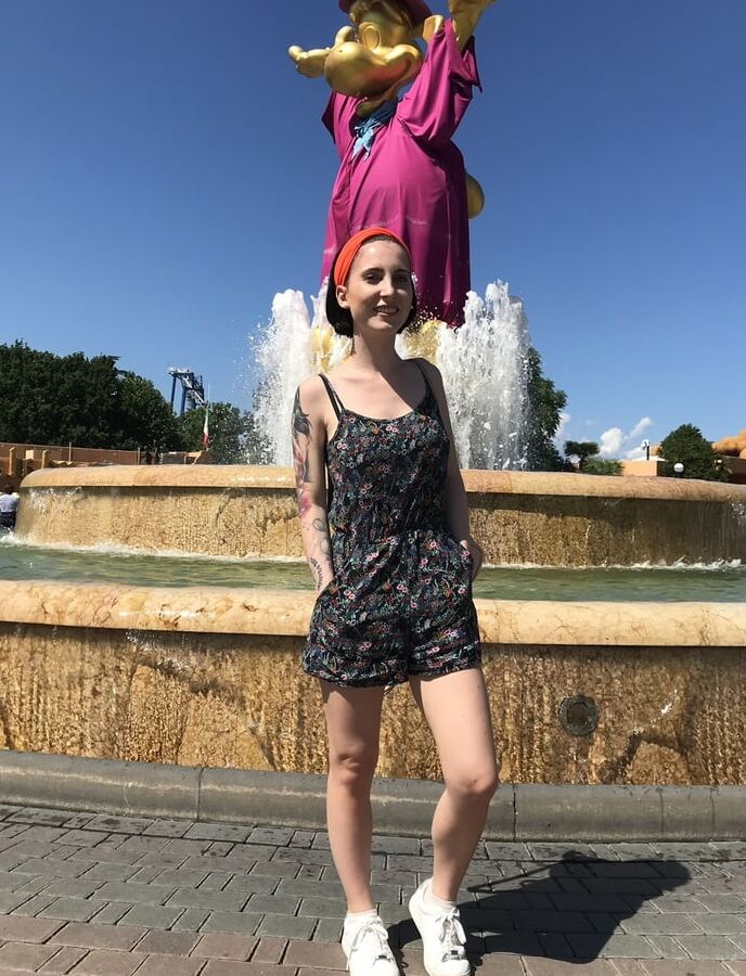 Sexy and funny private Pics Lou Nesbit. Lia Louise