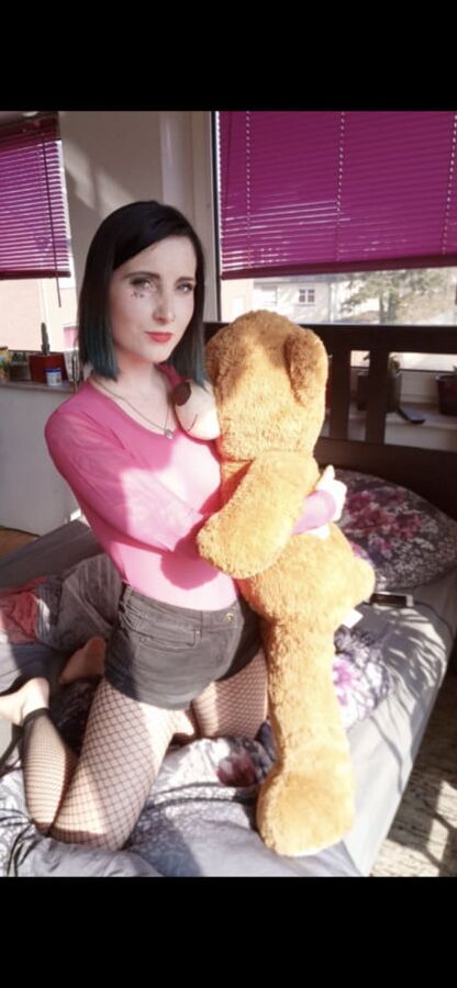 Sexy and funny private Pics Lou Nesbit. Lia Louise